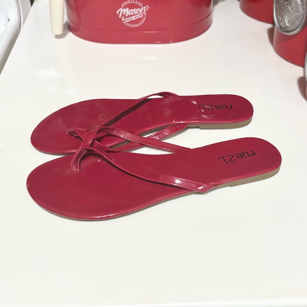 5/$15 MUST BUNDLE Rue21 Red Maroon Women's Sandals Flip Flops - Picture 3 of 6